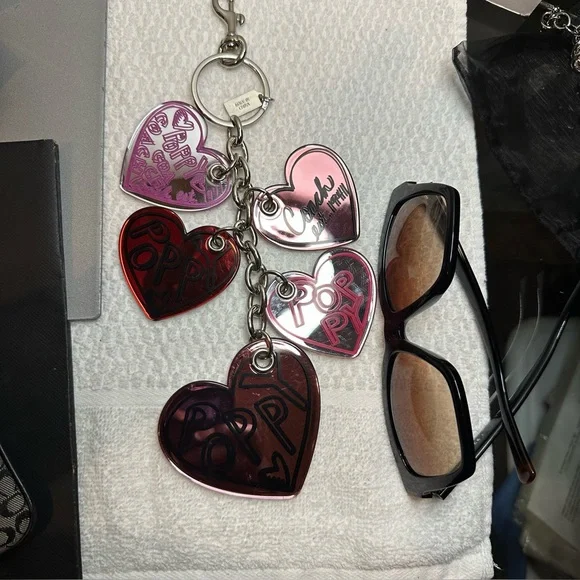 NWOT Coach poppy keychain/bag-charm Red heart Shaped Charms Pink, Red, White - Picture 11 of 12
